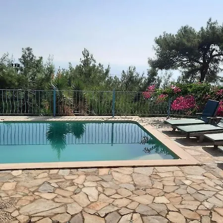 With Sea Views In Faralya Vilă *